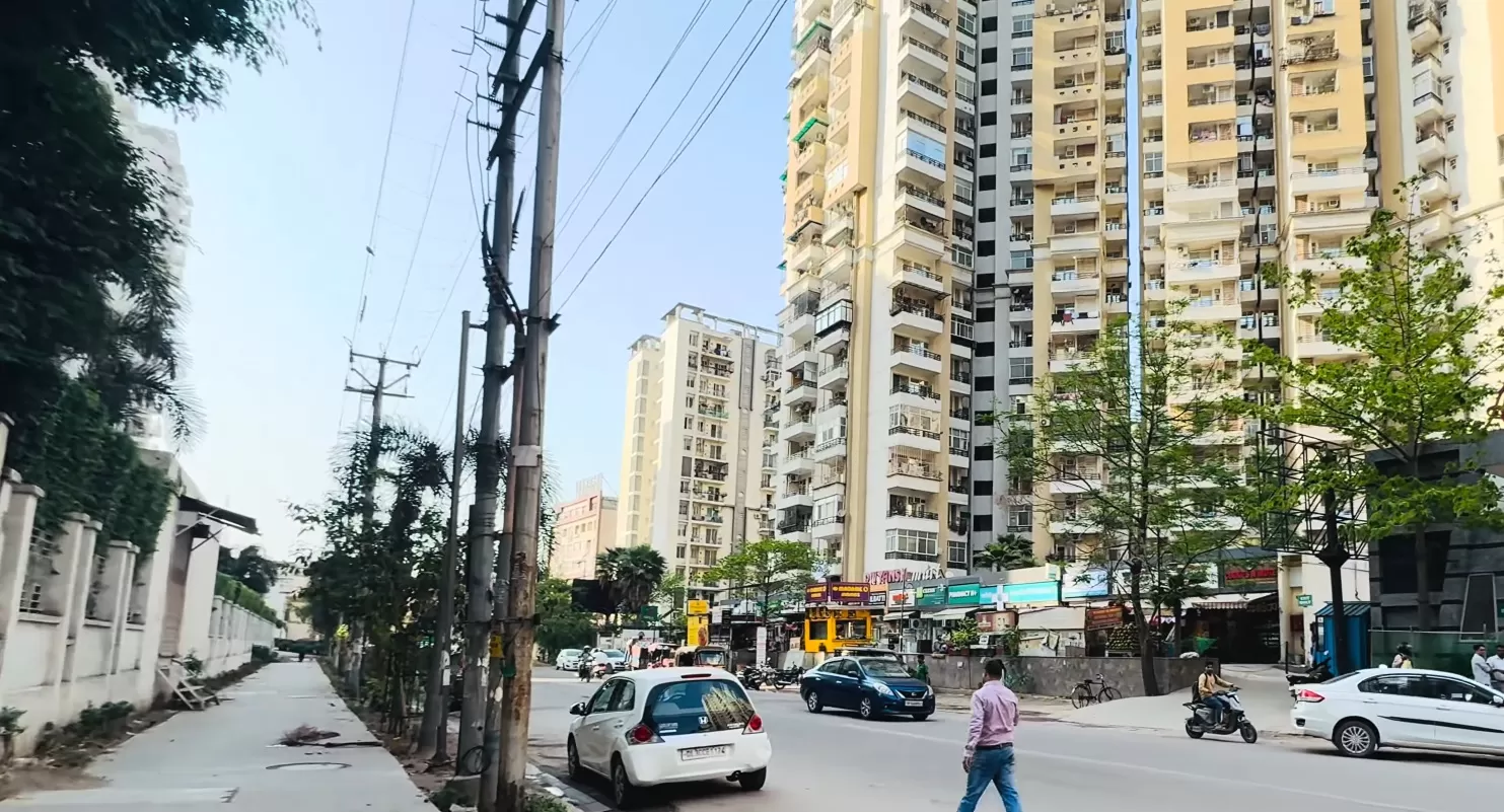 Gaur City 14th Avenue Ready to Move Flats