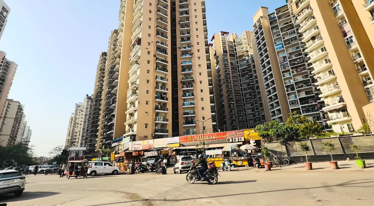 Gaur City Resale 2/3 BHK Residential Apartments