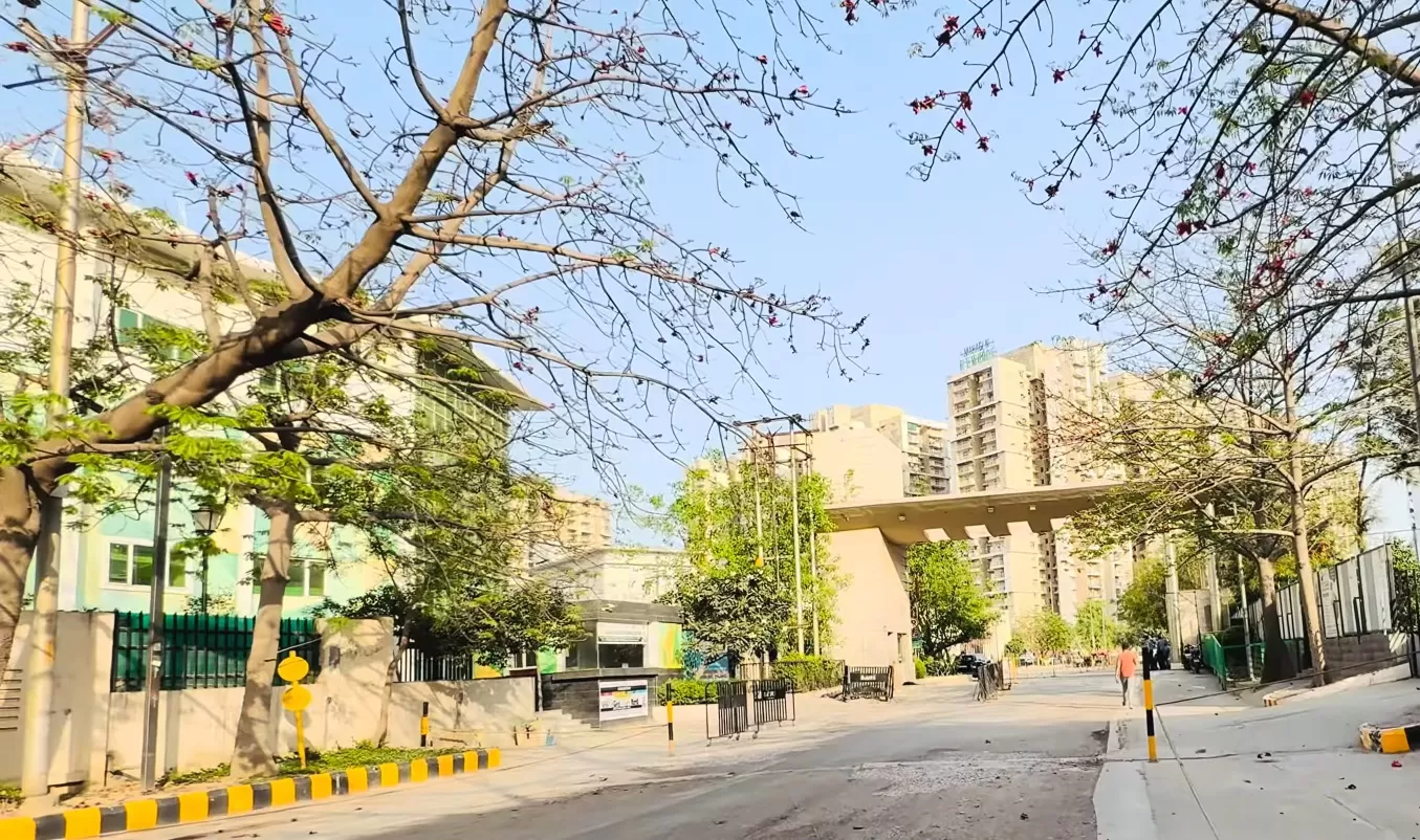 Gaur City Resale 2/3/4 BHK Apartments Greater Noida West